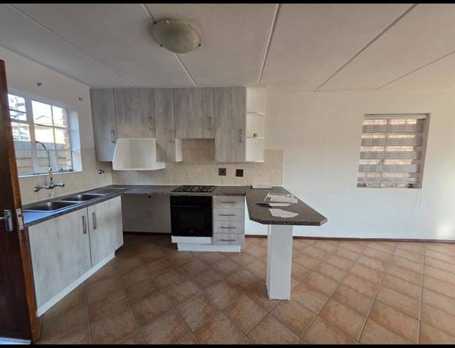 2 BEDROOM APARTMENT FOR SALE IN EDLEEN